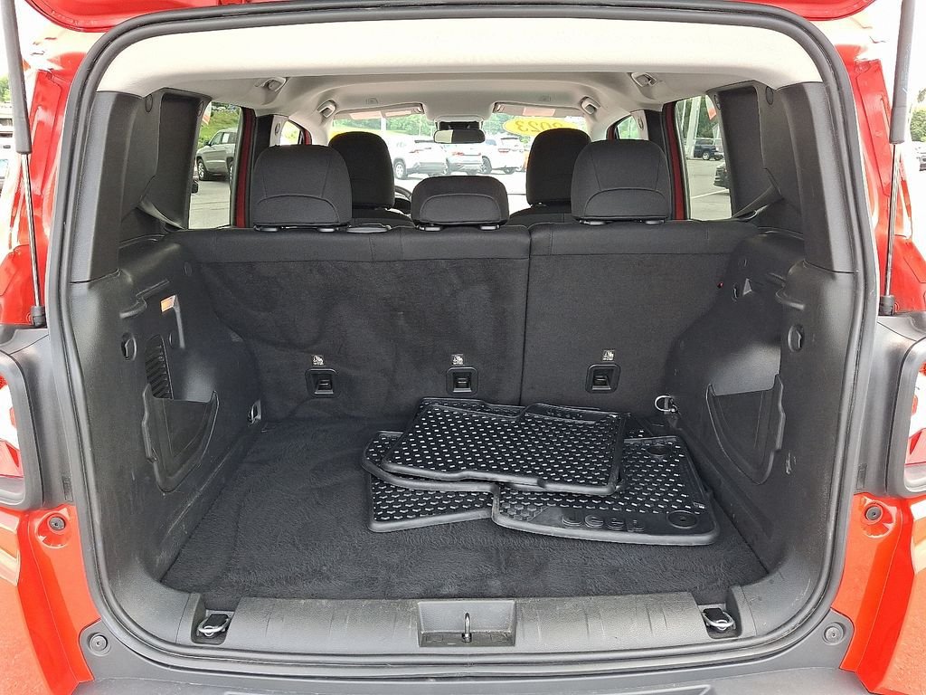 Used 2023 Jeep Renegade Altitude AWD/4WD image 28