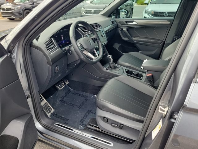 Certified 2023 Volkswagen Tiguan SE R-Line FWD image 15