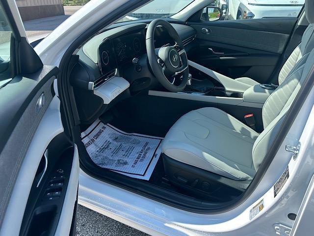 New 2025 Hyundai Elantra Limited image 8