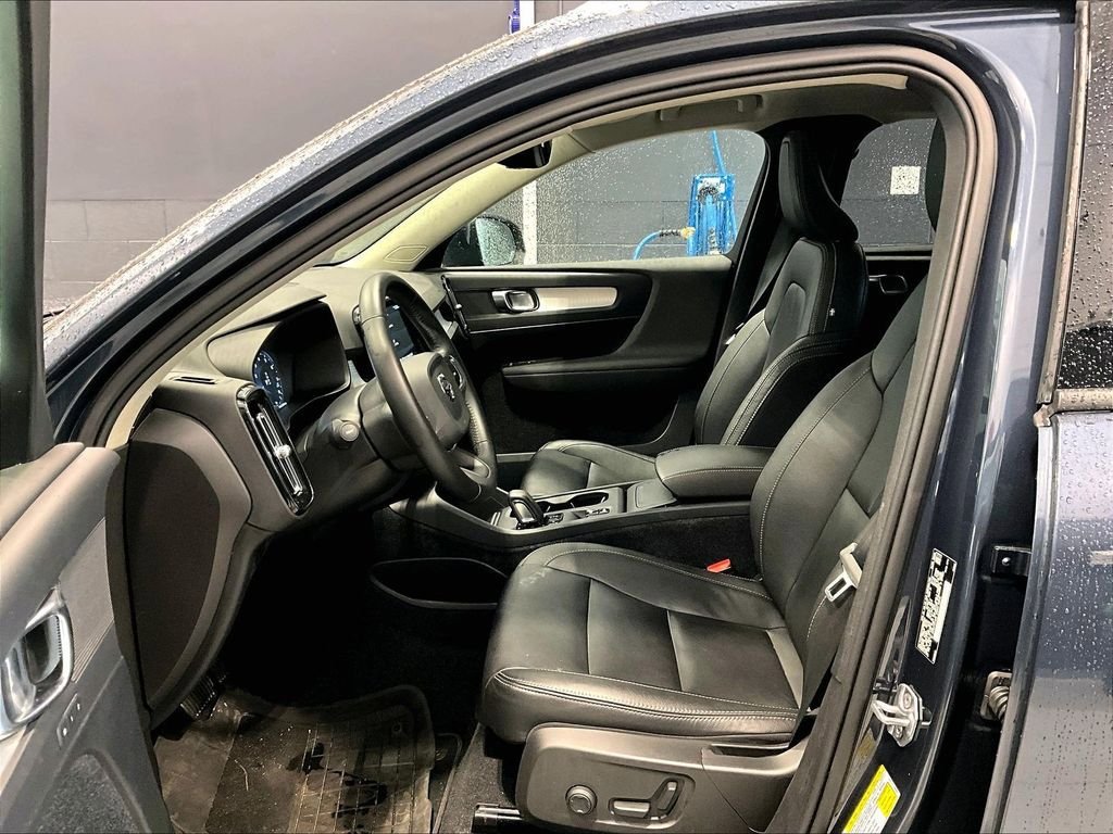 Used 2021 Volvo XC40 T5 Momentum w/ Protection Package Premier AWD/4WD image 7