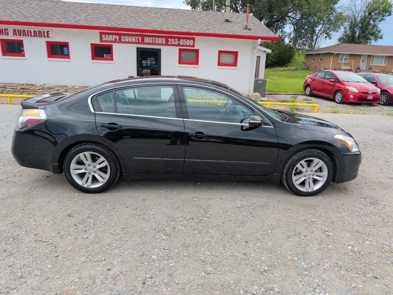 Used 2011 Nissan Altima 3.5 SR w/ 3.5SR Premium Pkg FWD image 2
