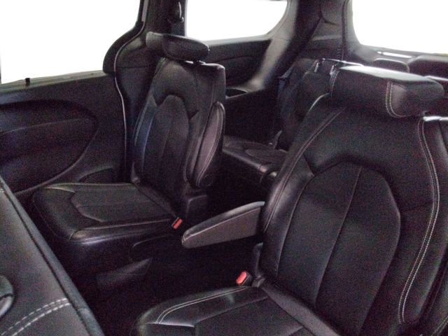 Used 2025 Chrysler Pacifica Select image 22