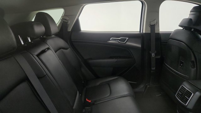 Used 2025 Kia Sportage EX FWD image 39