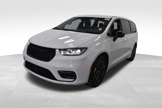 New 2026 Chrysler Pacifica Select image 2