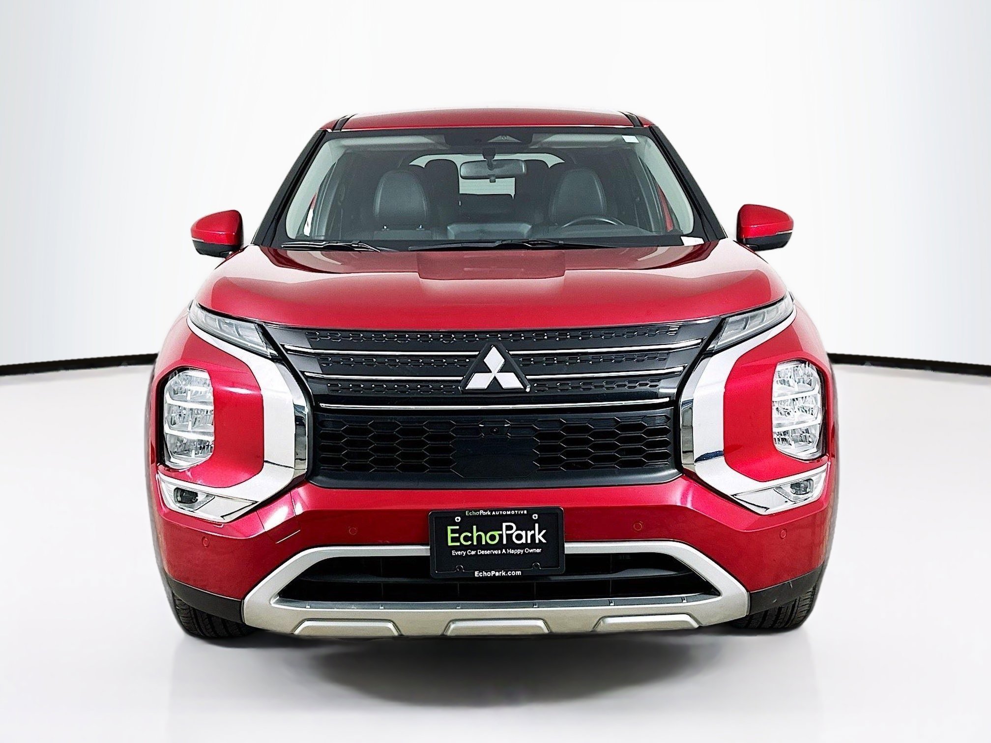 Used 2024 Mitsubishi Outlander SE image 2