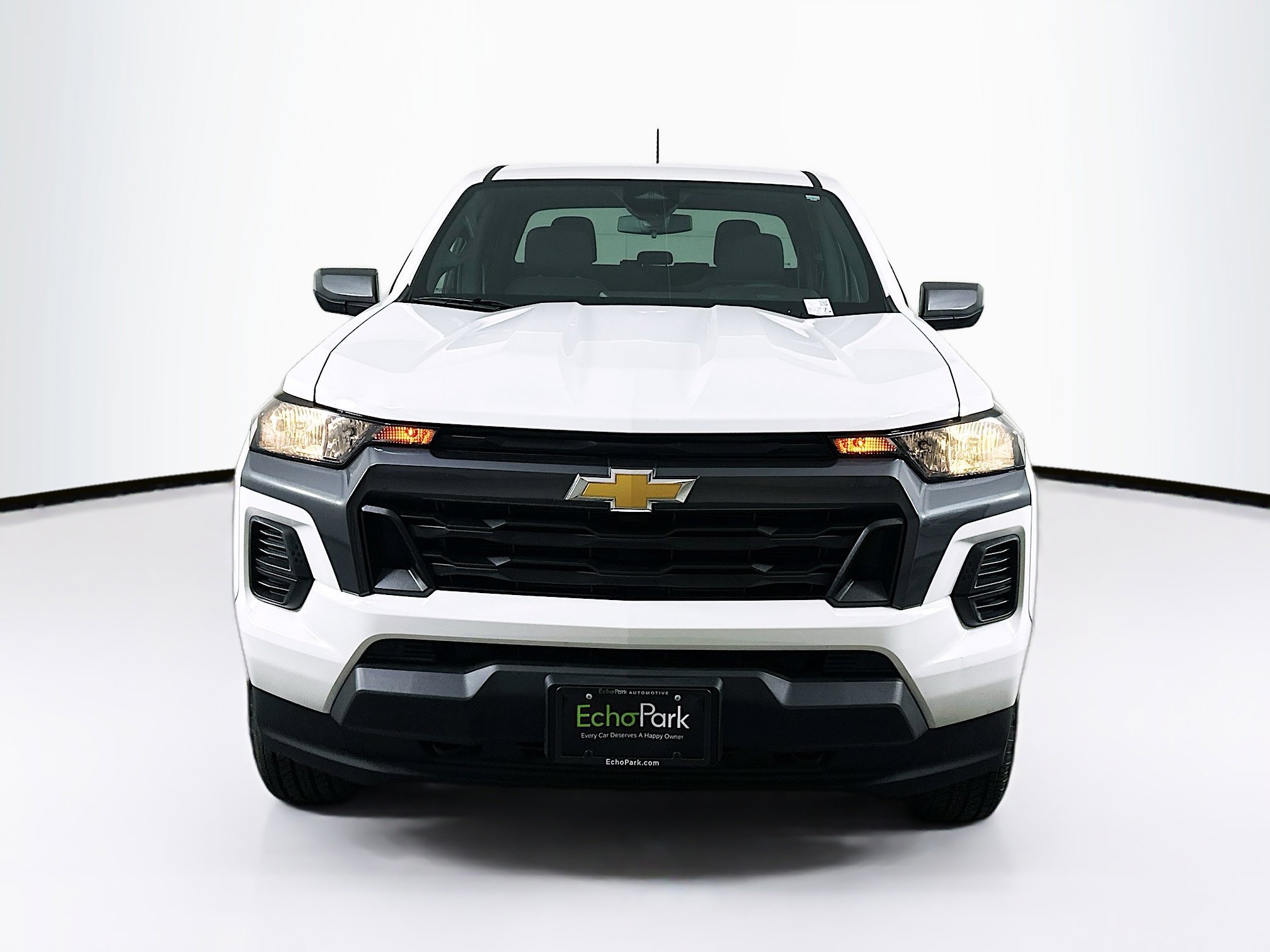 Used 2024 Chevrolet Colorado LT image 2