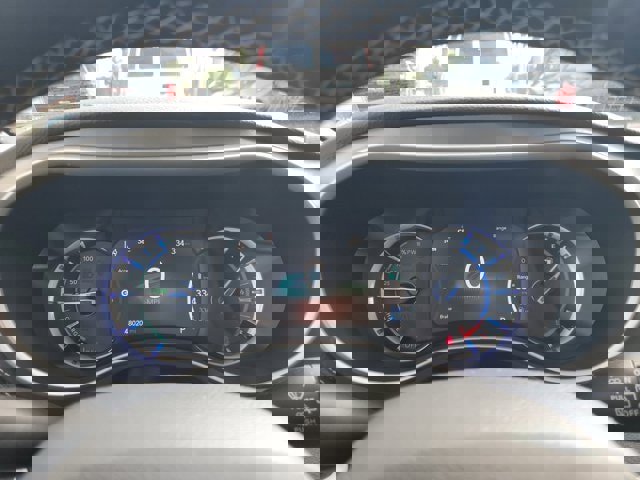 Used 2024 Chrysler Pacifica Select image 17