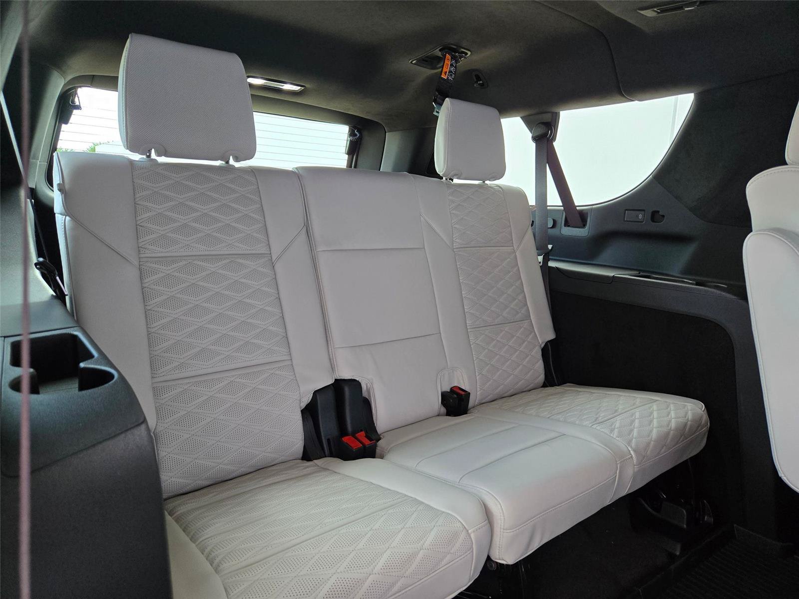 New 2026 Cadillac Escalade ESV Platinum Sport w/ LPO, Floor Liner Package AWD/4WD image 33