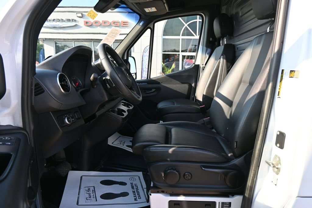 Used 2025 Mercedes-Benz Sprinter 2500 image 12