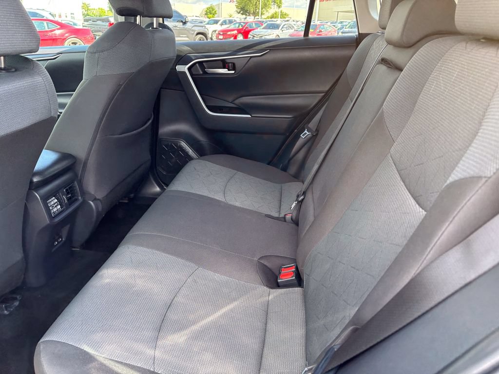 Used 2025 Toyota RAV4 XLE AWD/4WD image 46