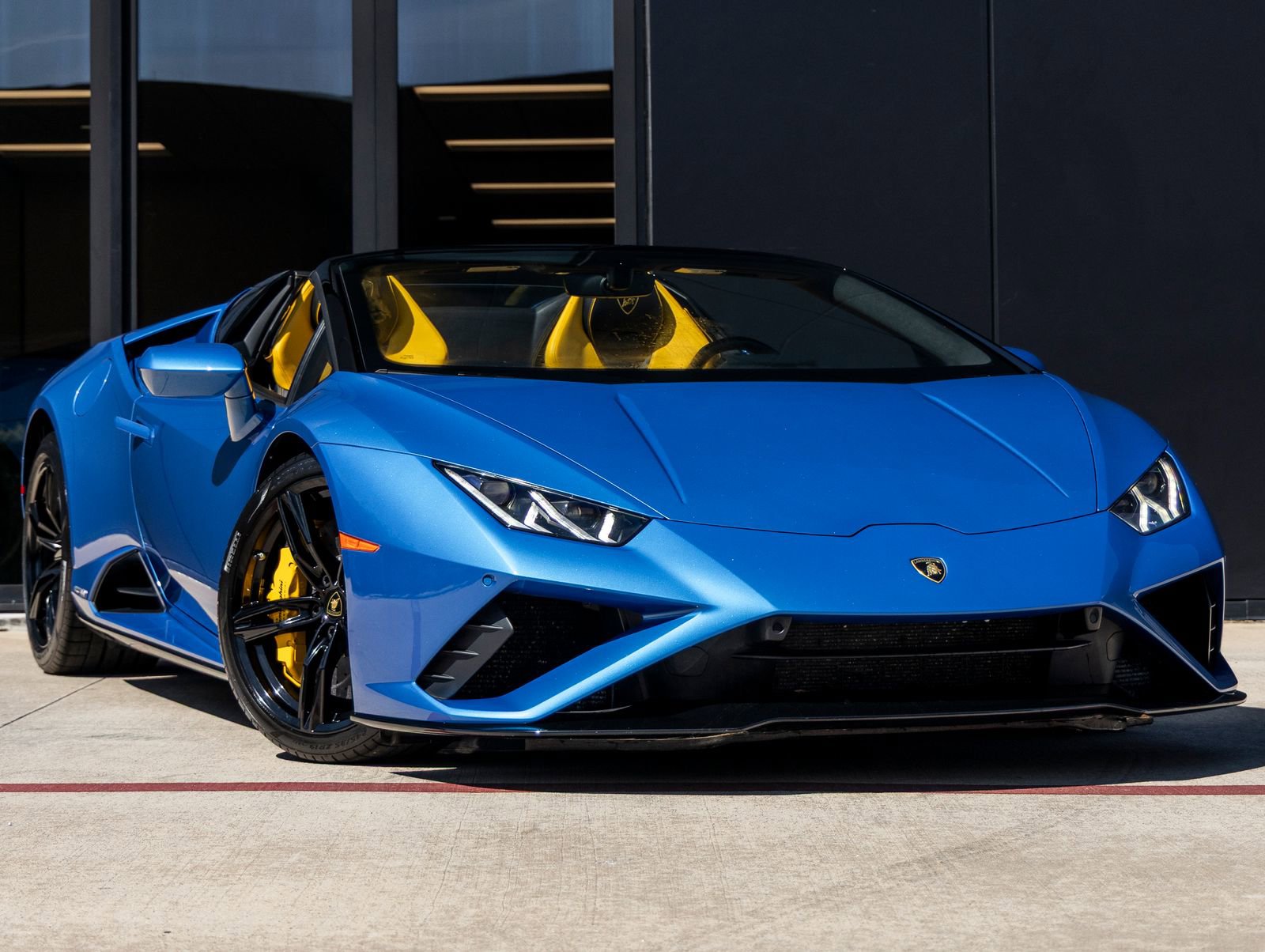 Used 2020 Lamborghini Huracan EVO image 2