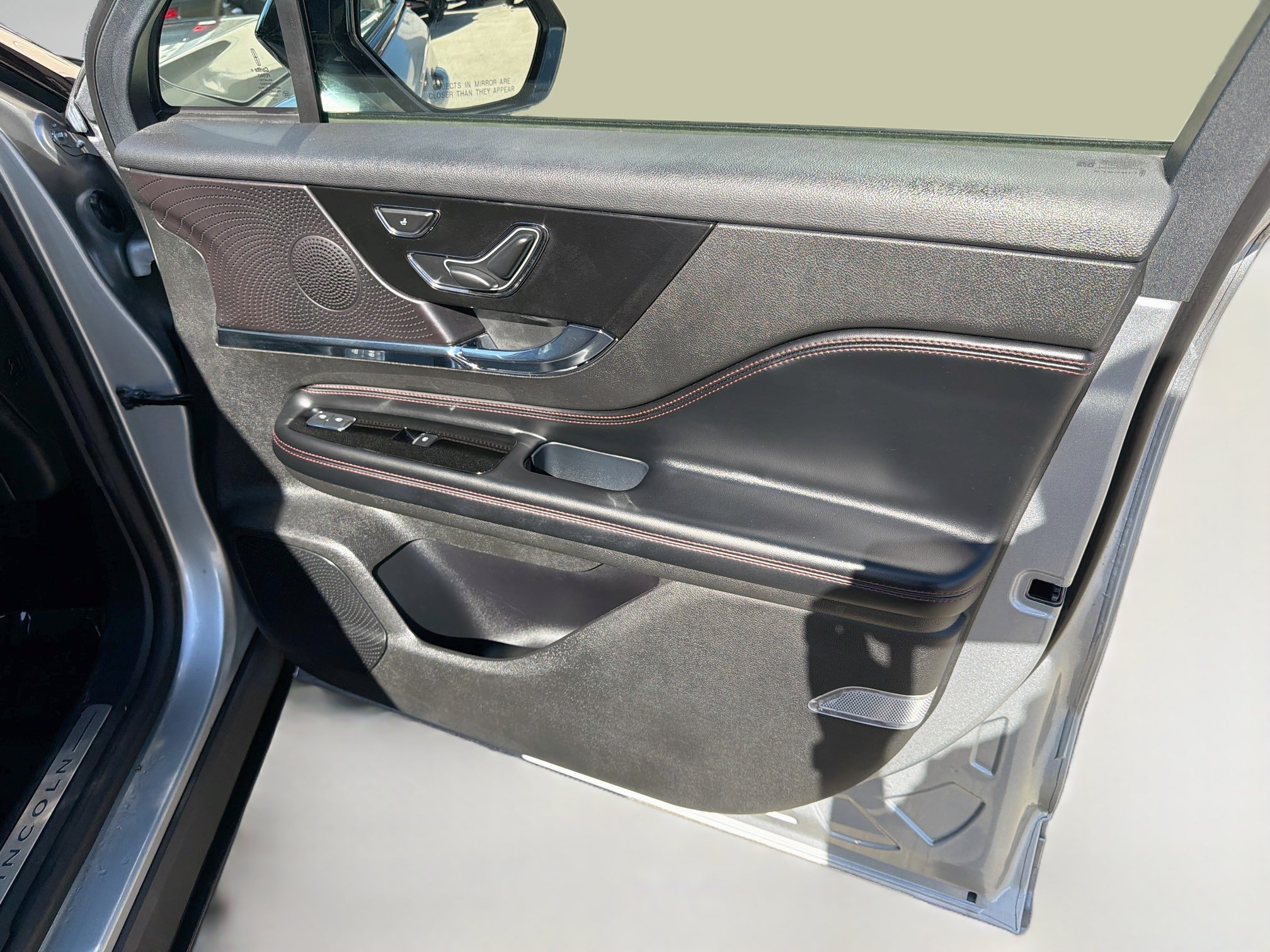 Used 2023 Lincoln Corsair Reserve w/ Jet Appearance Package FWD image 29