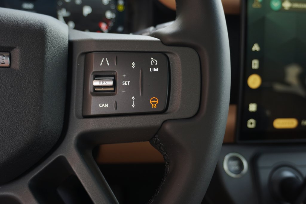 New 2026 Land Rover Defender 110 X-Dynamic SE AWD/4WD image 17