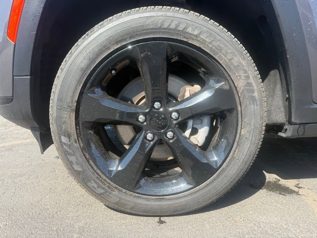 Used 2024 Jeep Grand Cherokee L Altitude AWD/4WD image 9