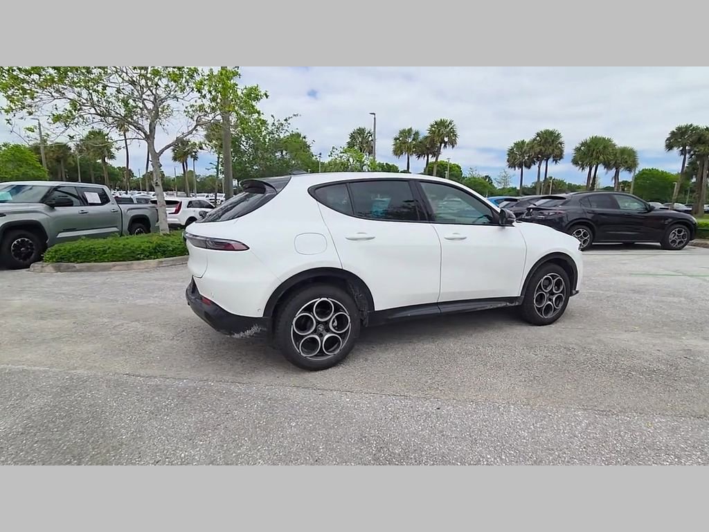 New 2026 Alfa Romeo Tonale w/ Red Premium Package AWD/4WD image 23