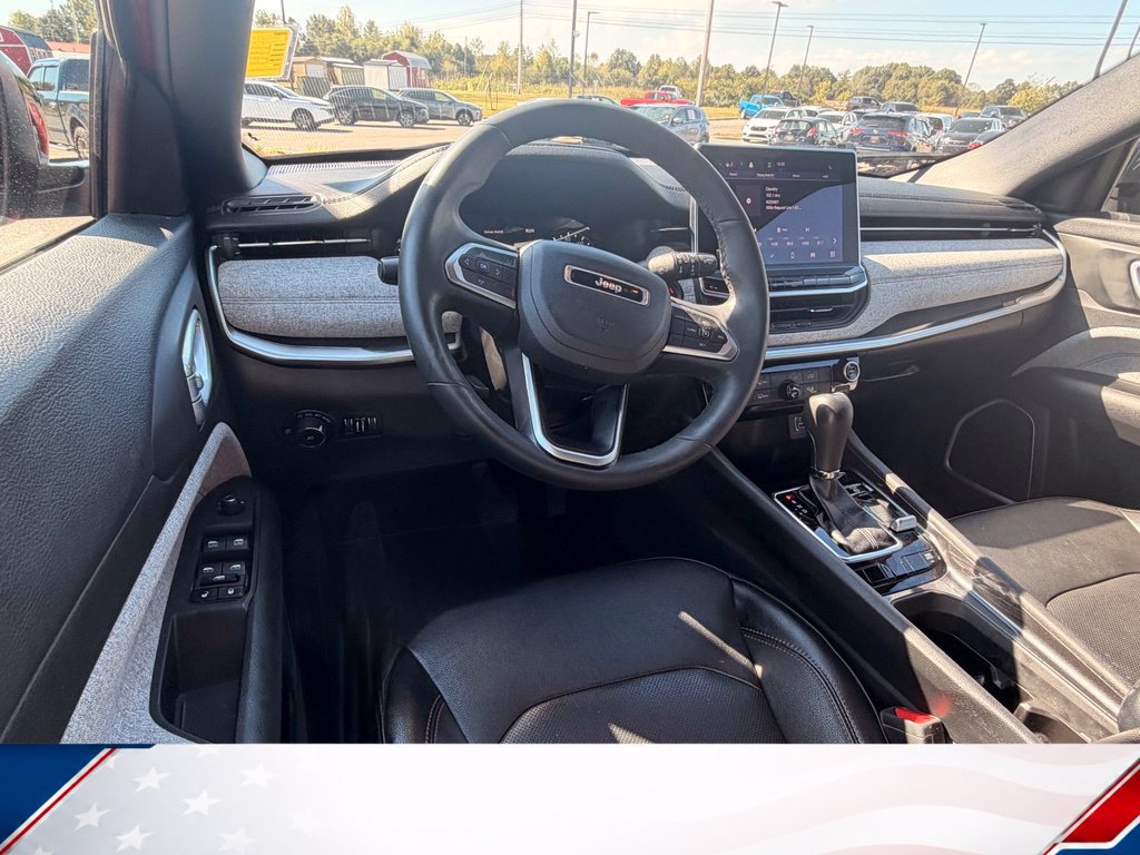 Used 2023 Jeep Compass Latitude AWD/4WD image 17