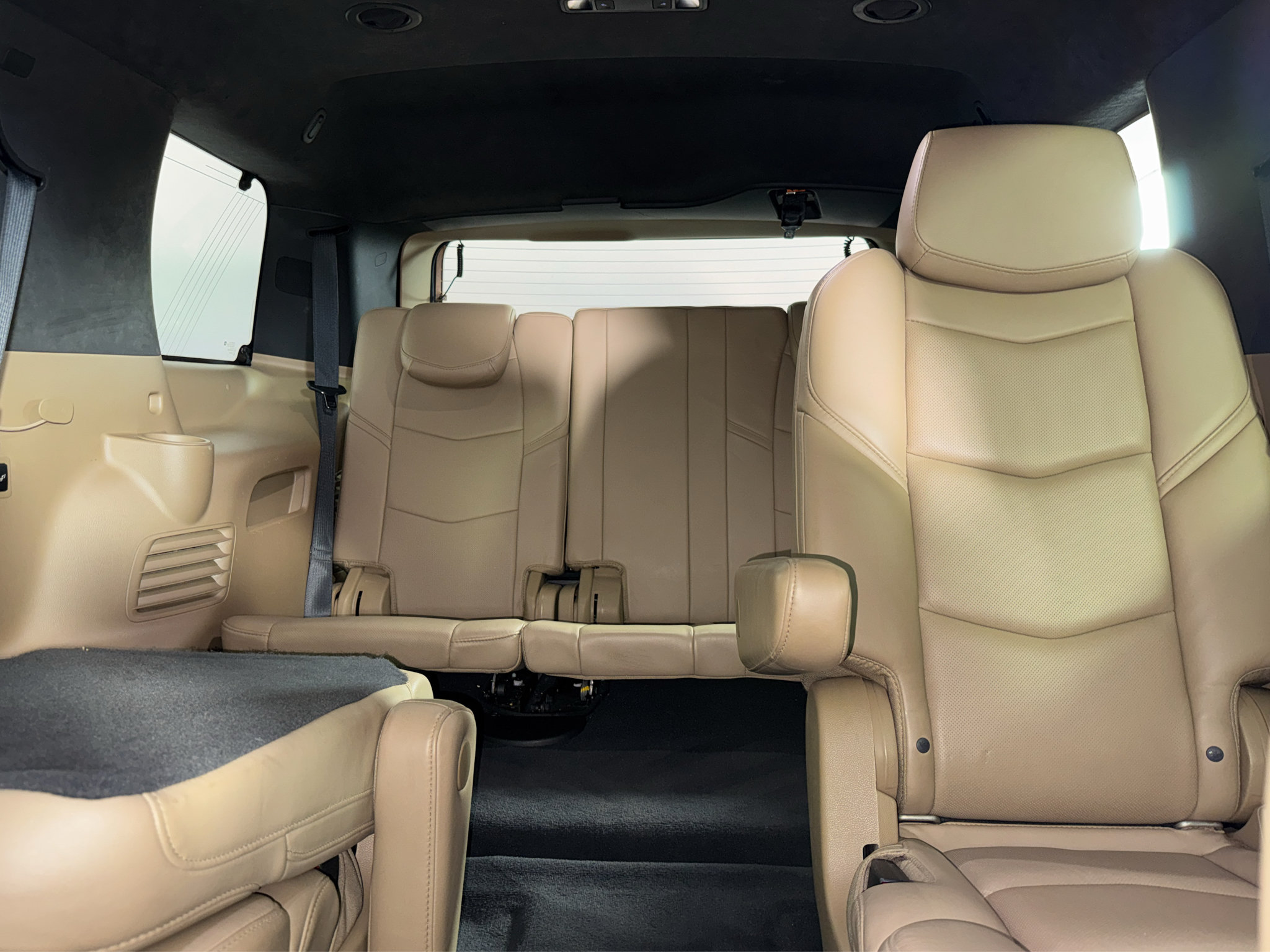 Used 2018 Cadillac Escalade Platinum AWD/4WD image 6