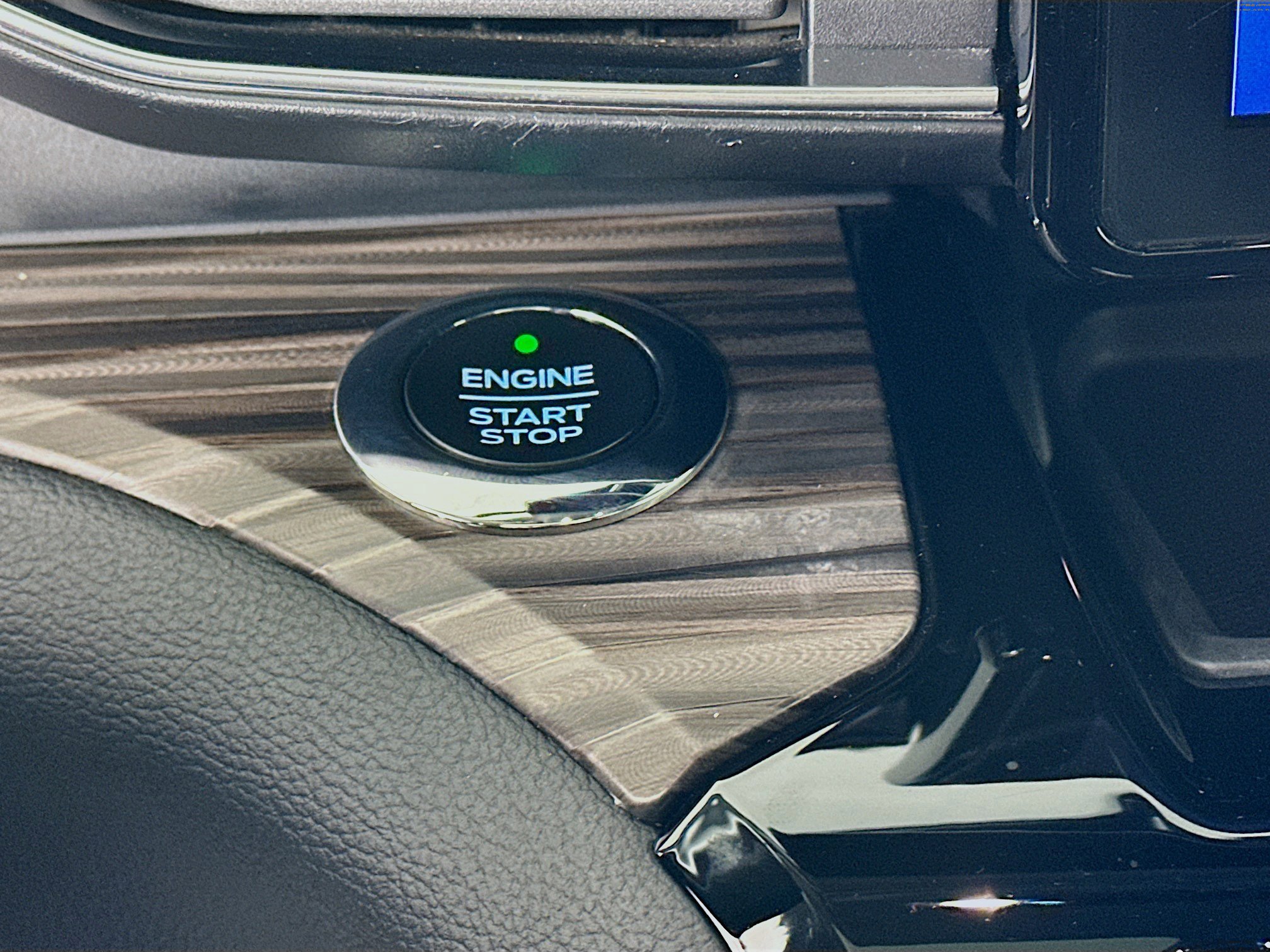 Used 2021 Ford Explorer Limited w/ Equipment Group 301A image 16