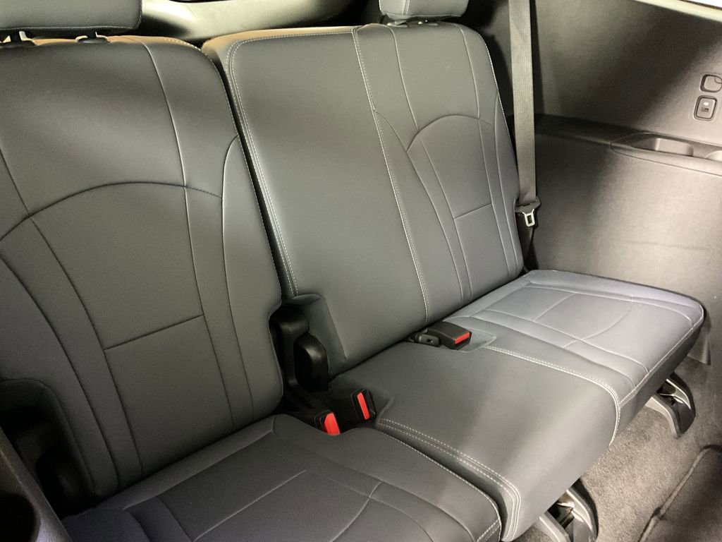 Used 2024 Buick Enclave Premium image 23