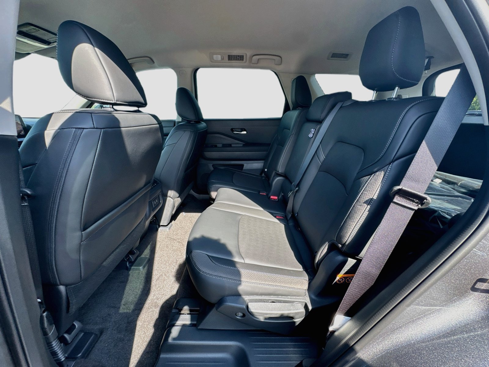 New 2026 Nissan Pathfinder SL FWD image 25