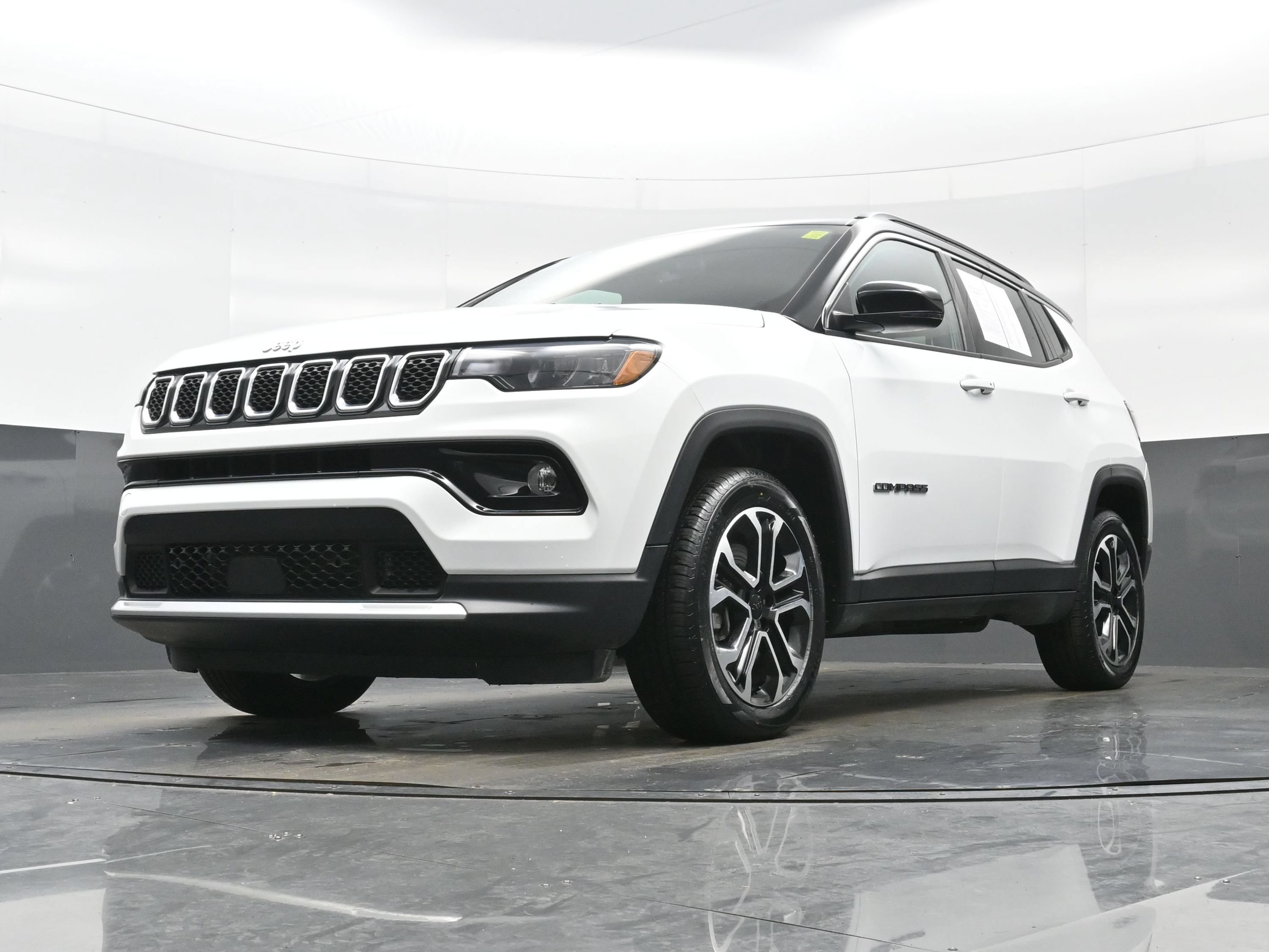 Used 2023 Jeep Compass Limited AWD/4WD image 27