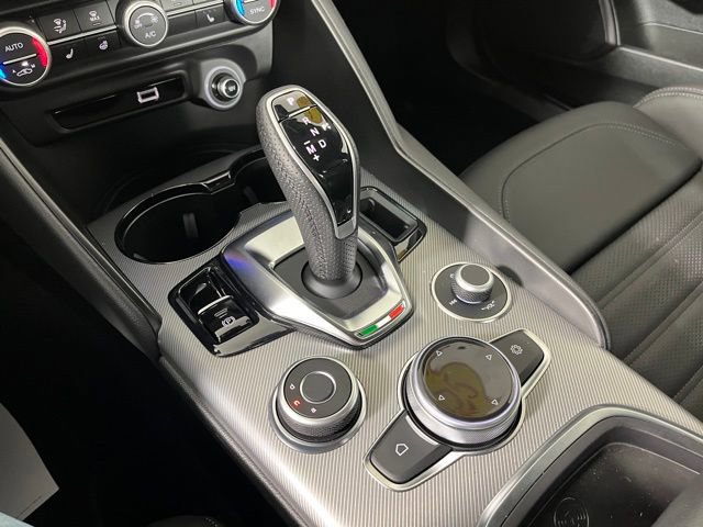 Used 2025 Alfa Romeo Giulia AWD w/ Veloce Package AWD image 37