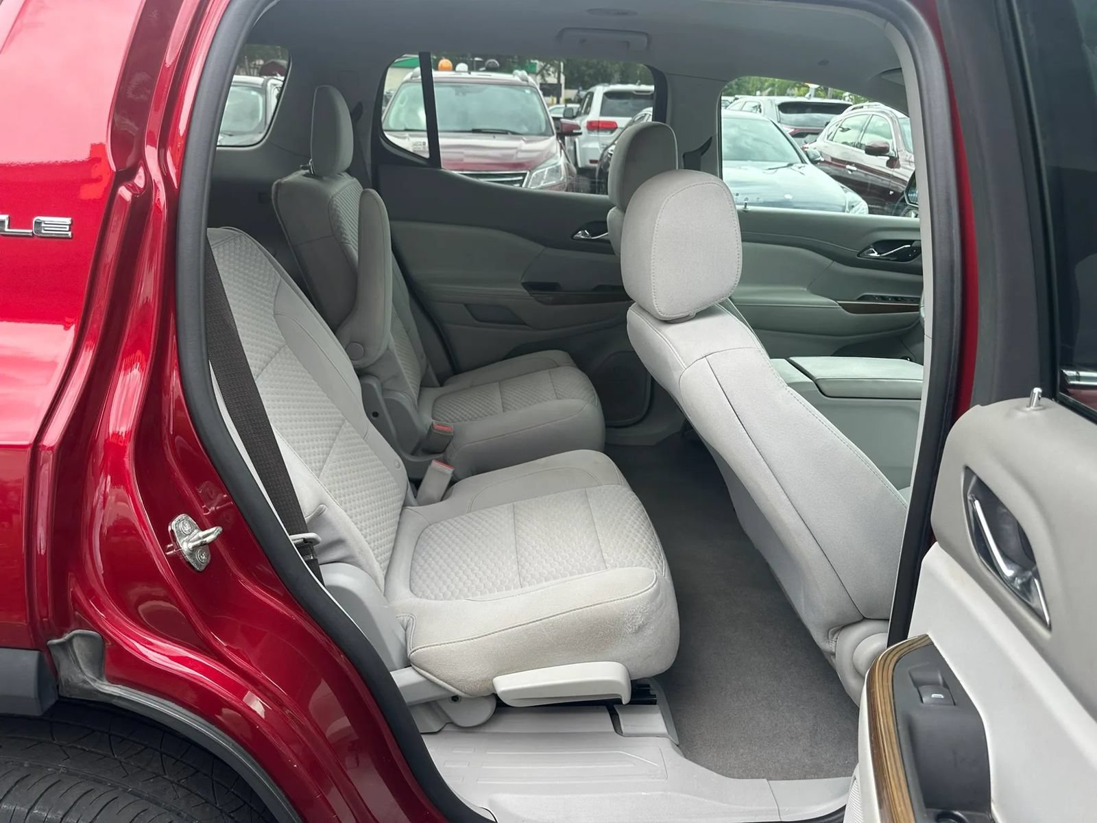 Used 2019 GMC Acadia SLE FWD image 16