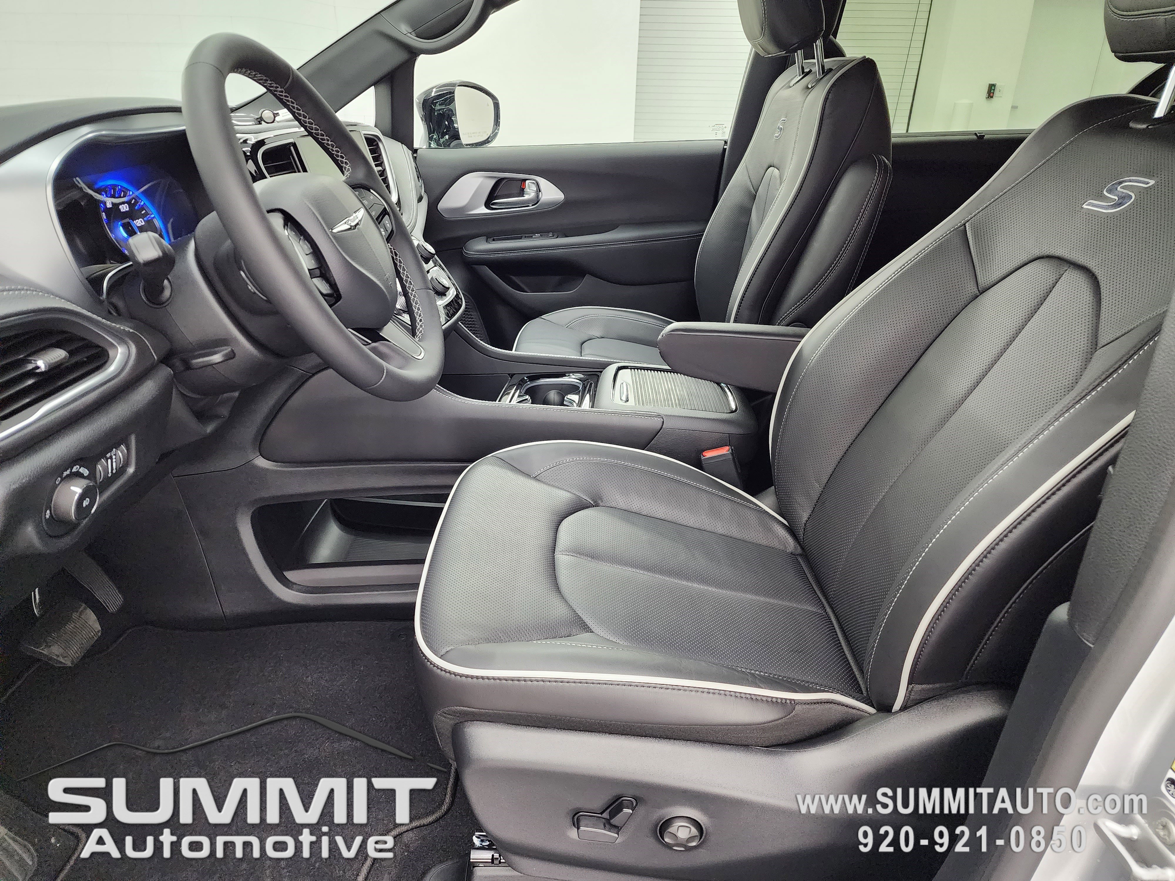 New 2026 Chrysler Pacifica Limited w/ S Appearance Package image 8