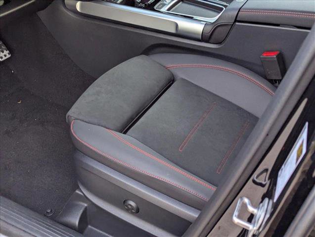 New 2025 Mercedes-Benz GLB 35 AMG 4MATIC image 4