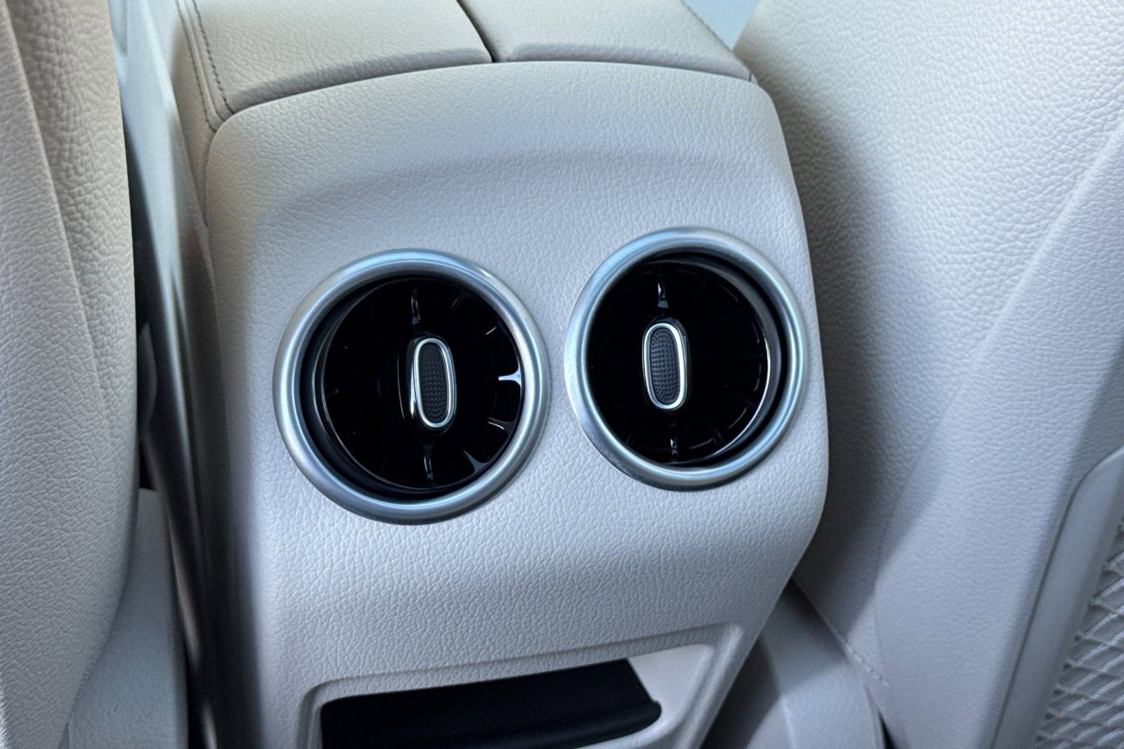 New 2026 Mercedes-Benz GLB 250 image 23