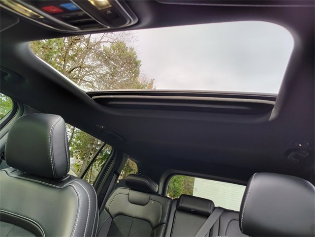 New 2025 Jeep Grand Cherokee Altitude image 4