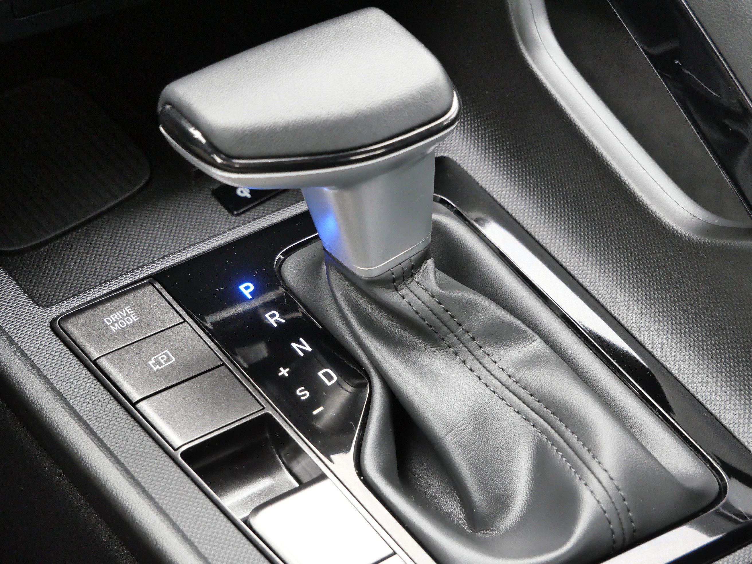 Used 2025 Hyundai Elantra SEL image 25