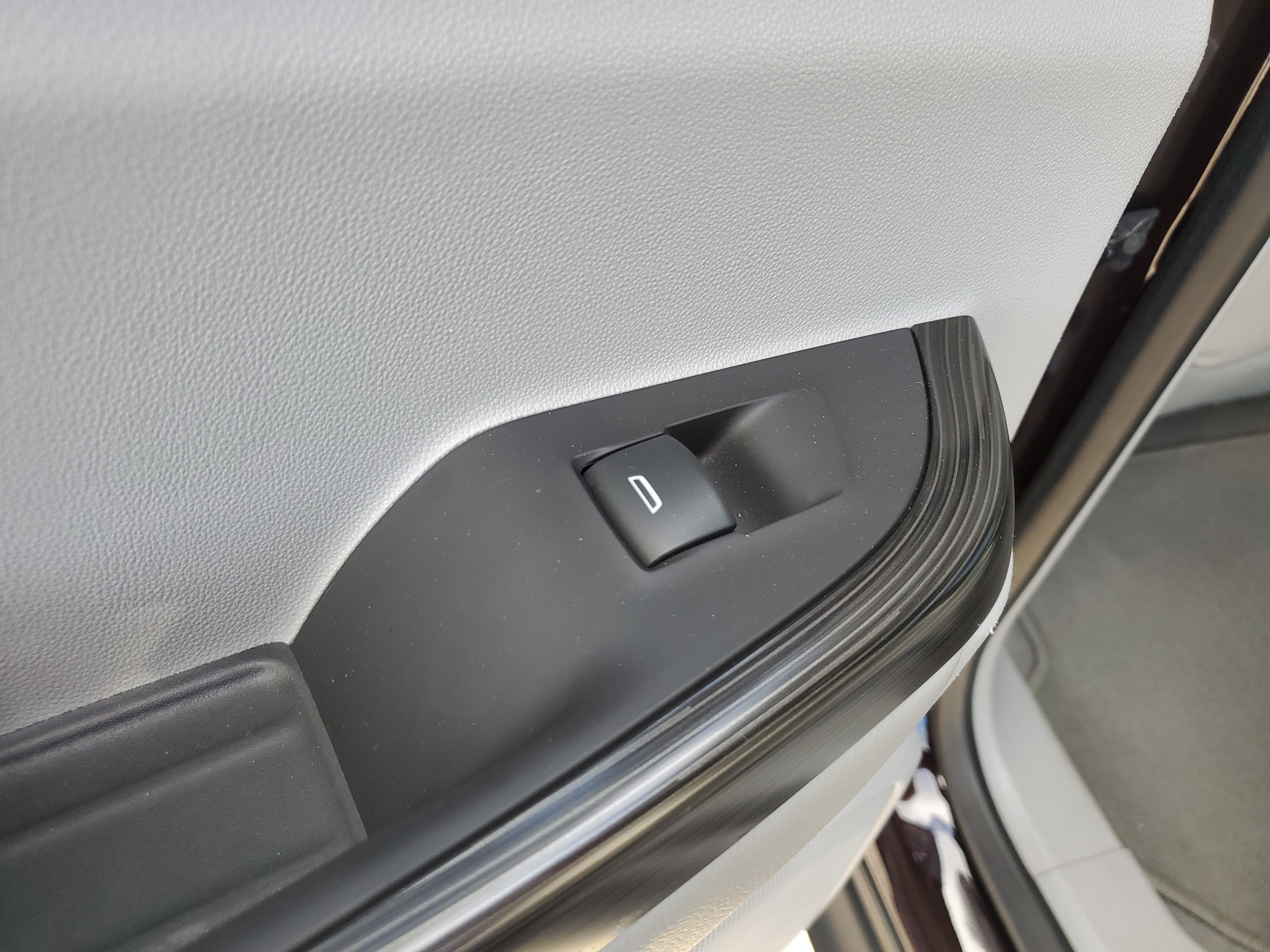 Used 2020 GMC Acadia SLT w/ Driver Alert Package II image 17