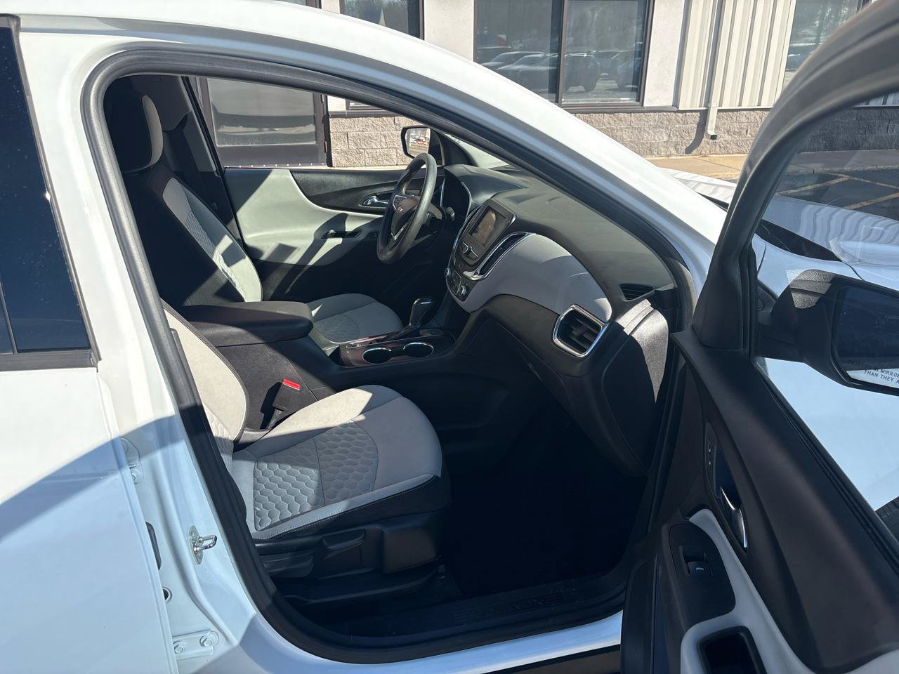Used 2019 Chevrolet Equinox LS w/ LS Convenience Package FWD image 6