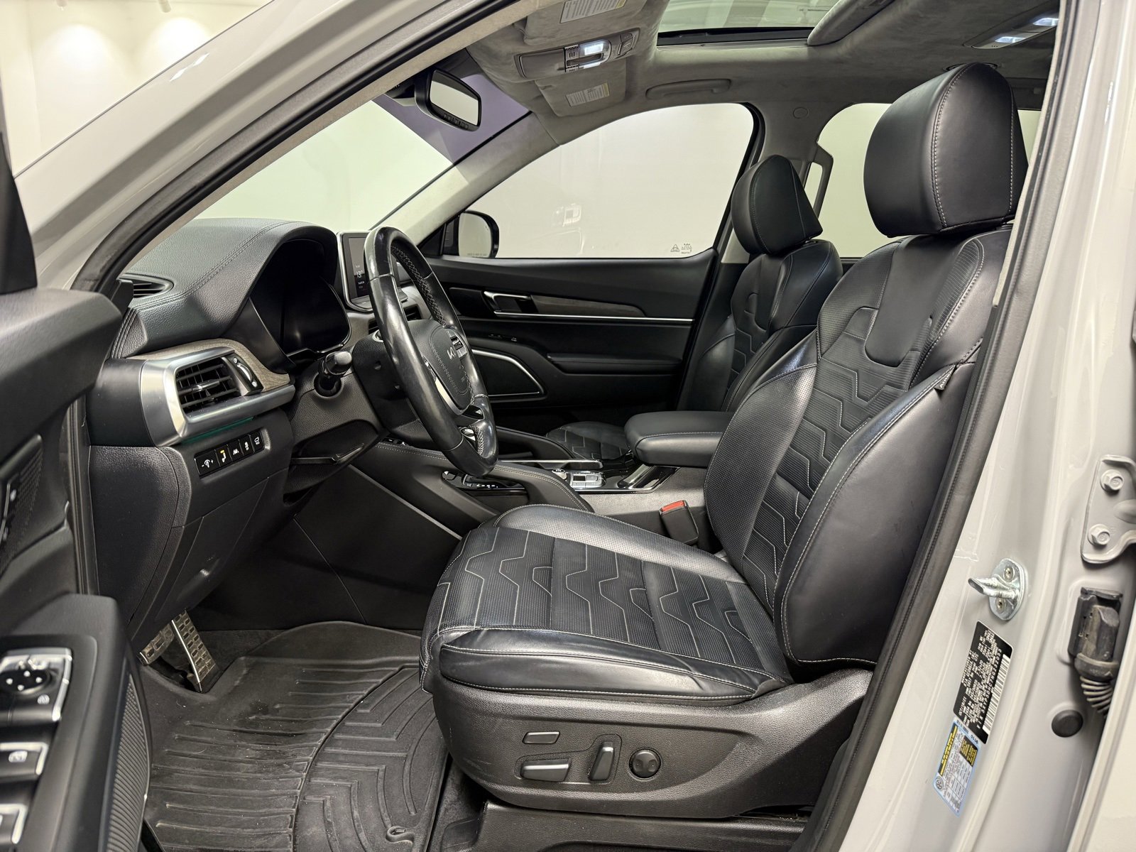 Used 2022 Kia Telluride SX w/ SX Prestige Package image 14