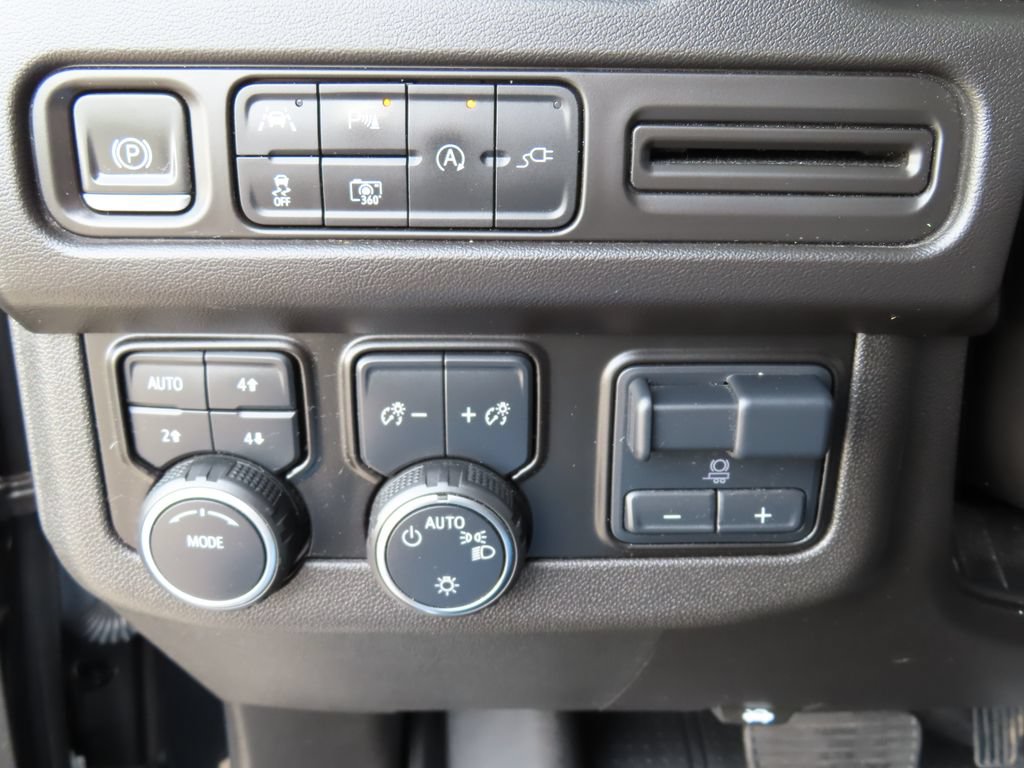 Used 2022 Chevrolet Suburban RST w/ Luxury Package AWD/4WD image 11