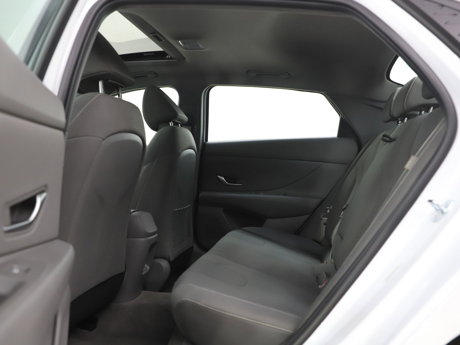 Used 2025 Hyundai Elantra SEL FWD image 16
