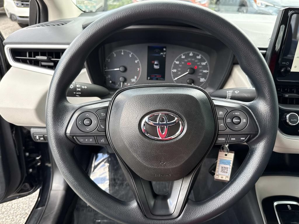 Used 2025 Toyota Corolla LE FWD image 37
