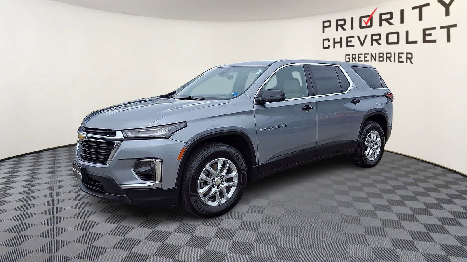 Used 2023 Chevrolet Traverse LS FWD image 4