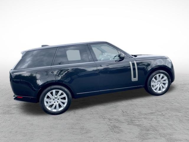 Used 2025 Land Rover Range Rover SE AWD/4WD image 7