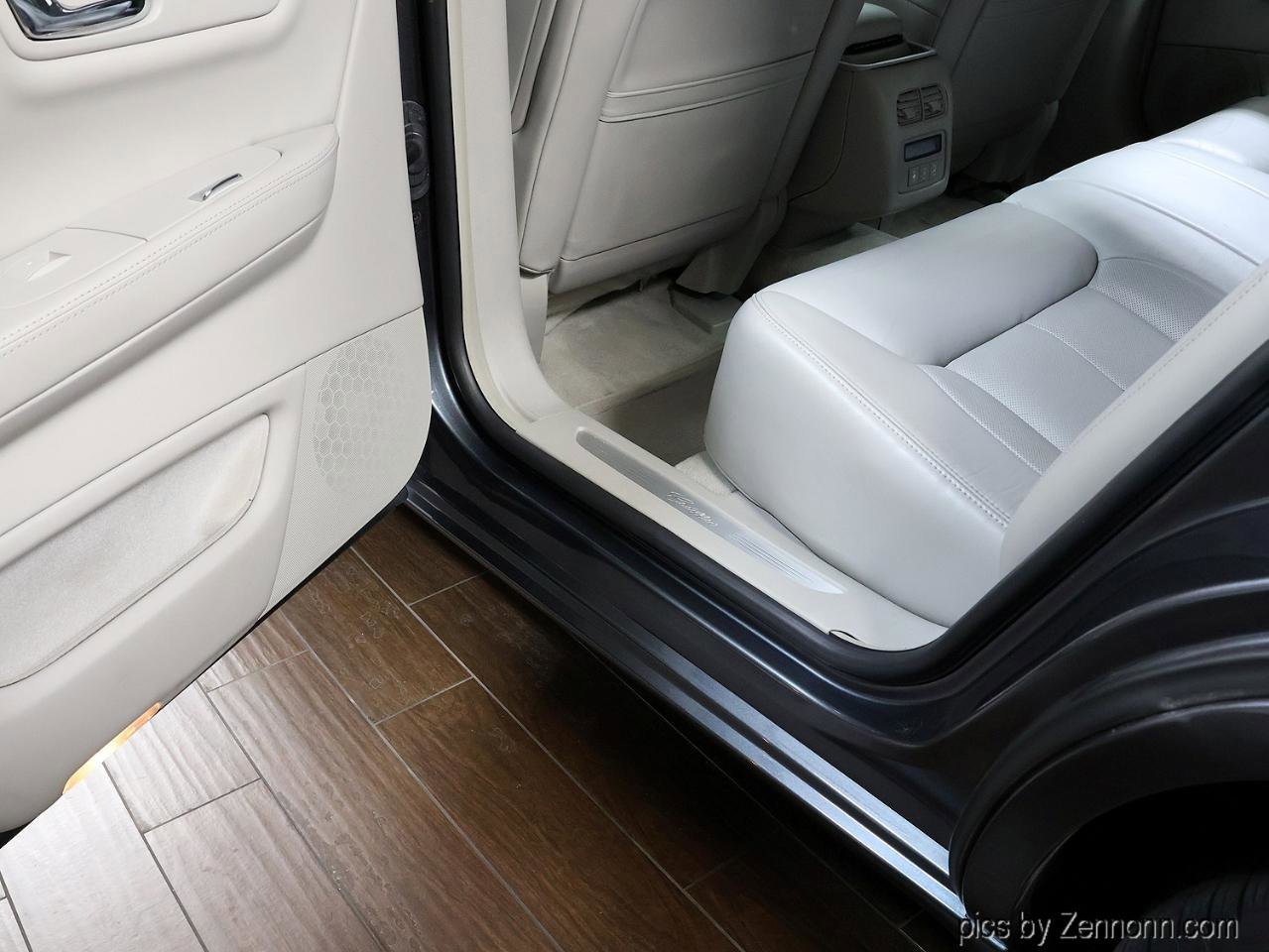 Used 2011 Cadillac DTS Luxury FWD image 23