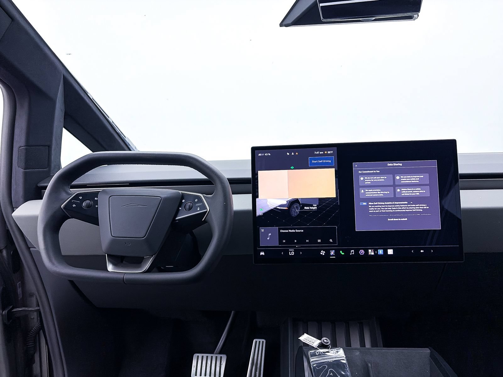 Used 2024 Tesla Cybertruck AWD Crew Cab image 5