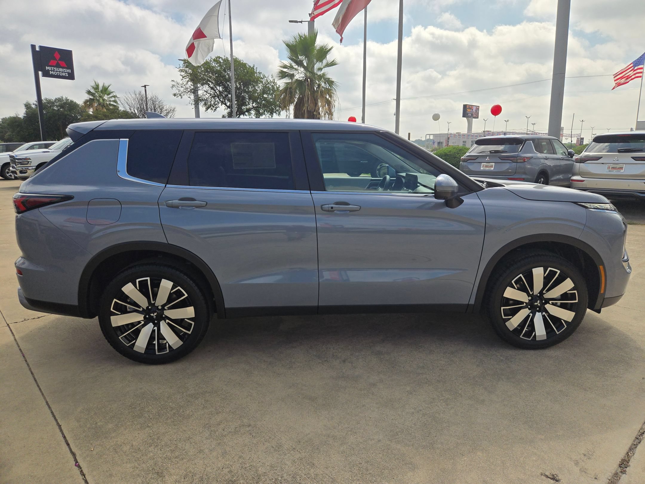 New 2026 Mitsubishi Outlander SE FWD image 5