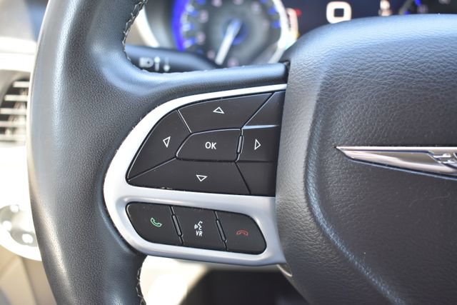 Used 2024 Chrysler Pacifica Touring-L FWD image 15