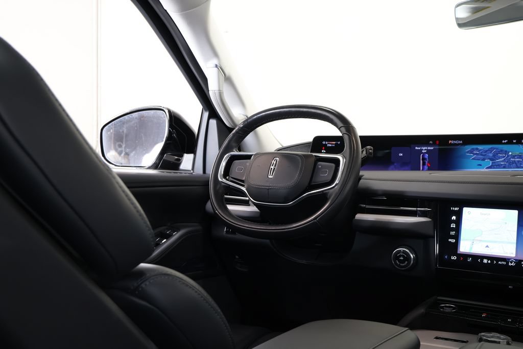 Used 2025 Lincoln Navigator L Reserve AWD/4WD image 29