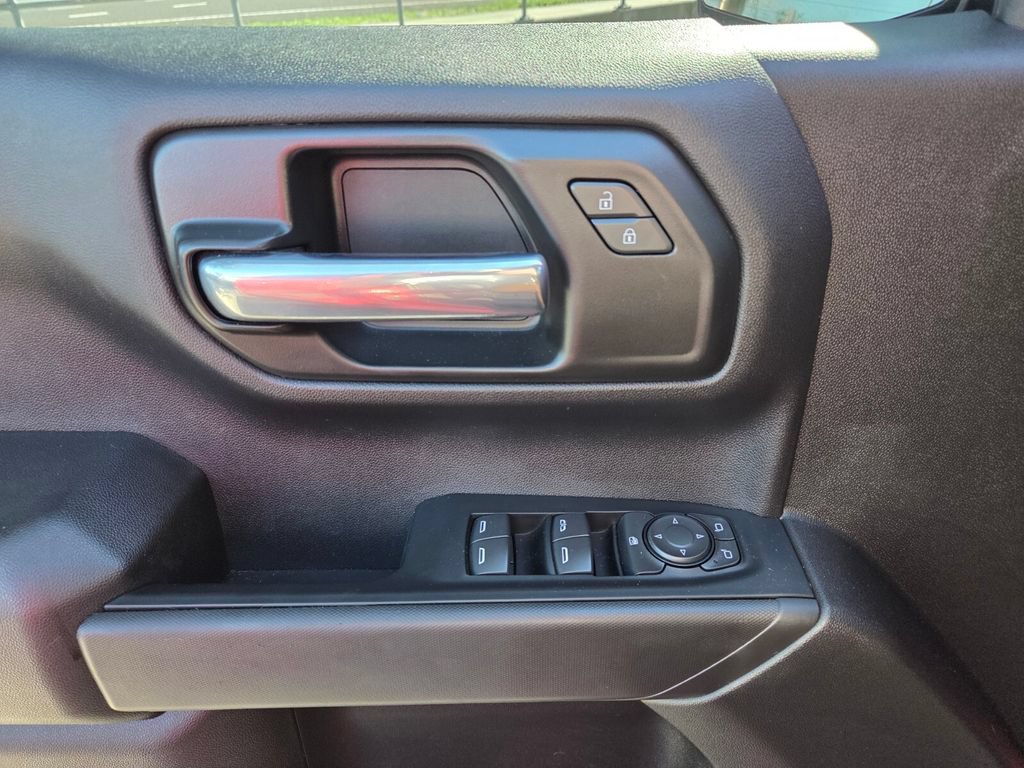 Used 2025 Chevrolet Silverado 1500 Custom Trail Boss w/ Dark Appearance Package AWD/4WD image 21