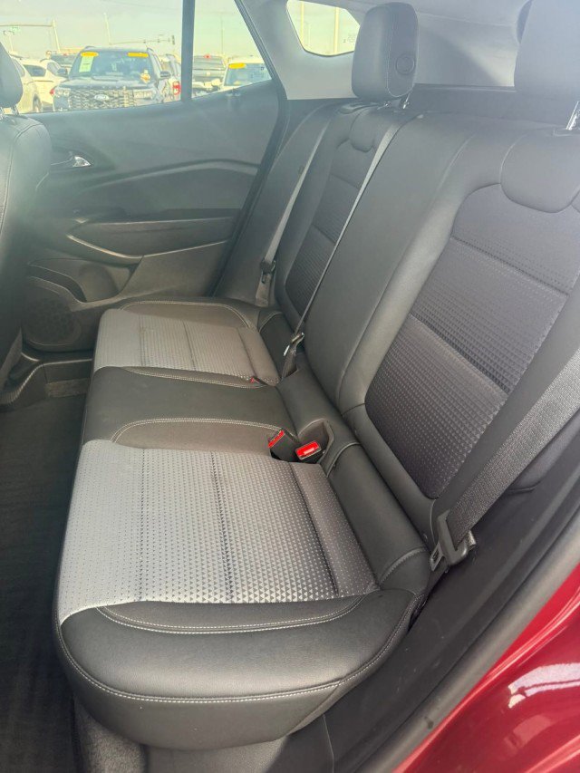 Used 2025 Chevrolet Trax LT w/ LT Convenience Package image 14
