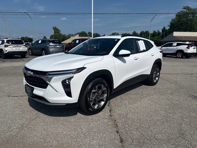 Certified 2025 Chevrolet Trax LT w/ Driver Confidence Package FWD image 1