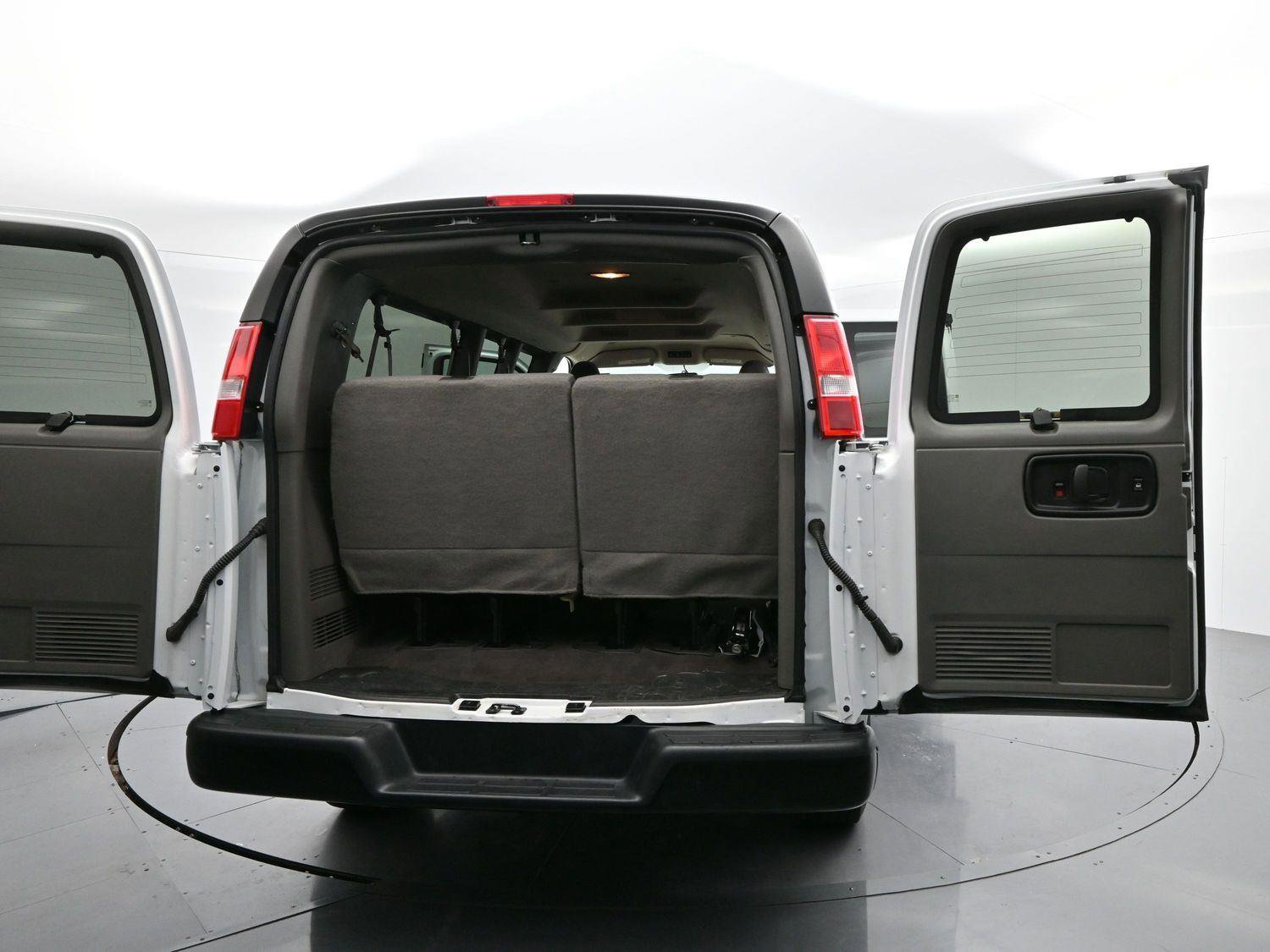 Used 2025 Chevrolet Express 3500 LS image 36