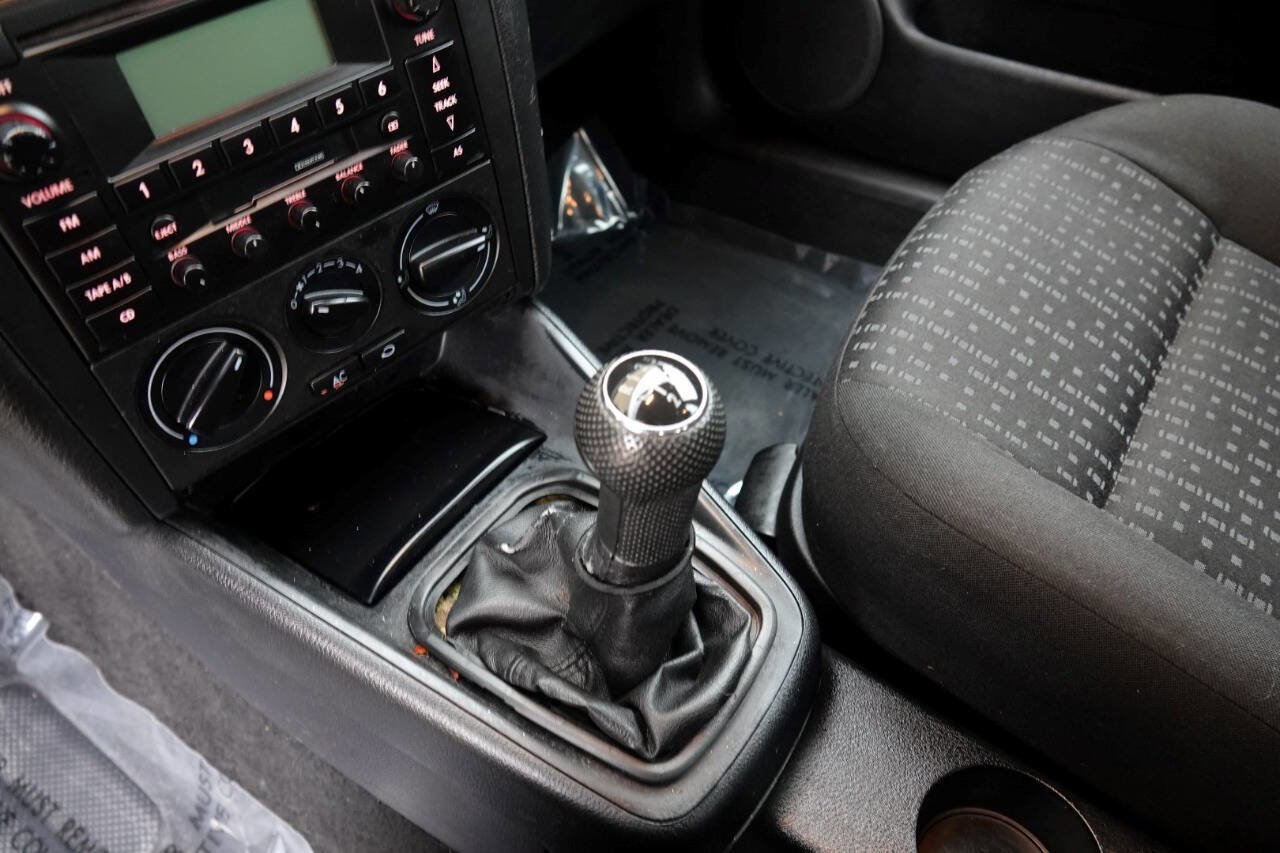 Used 2005 Volkswagen Golf GL image 5